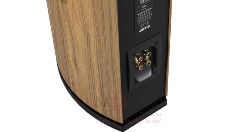Loa Jamo D590 được trang bị đầy đủ c&aacute;c cầu loa