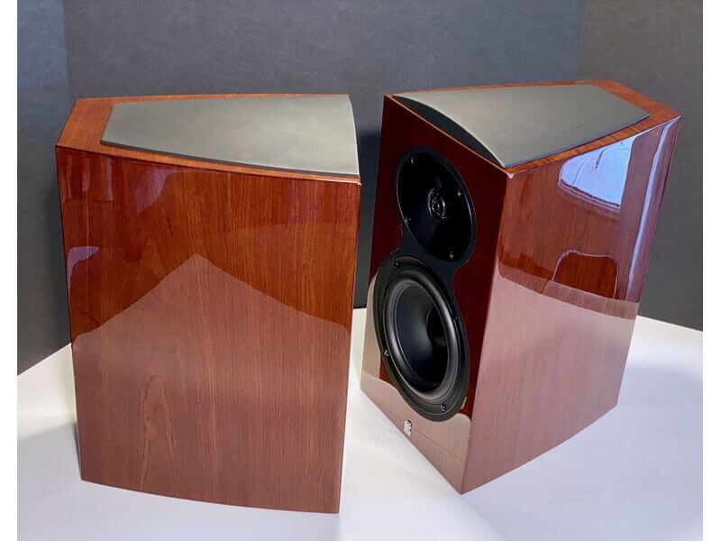 Loa Revel Performa3 M106