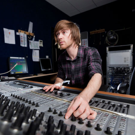 M&aacute;y&nbsp;n&acirc;ng tiếng Behringer SU9920