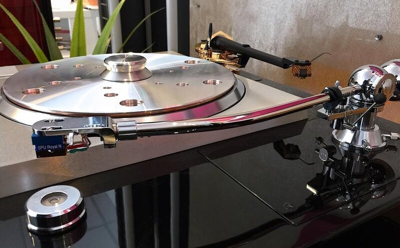 Nghe nhạc bằng đĩa than v&agrave; nghe nhạc bằng CD, MP3, FLAC kh&aacute;c nhau ở điểm n&agrave;o?