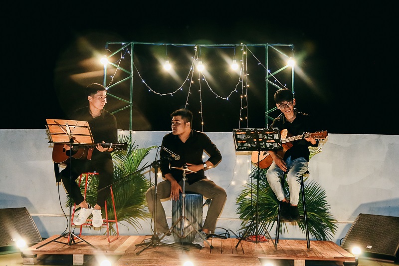 Nhạc Acoustics l&agrave; g&igrave;? Đặc điểm của nhạc Acoustics