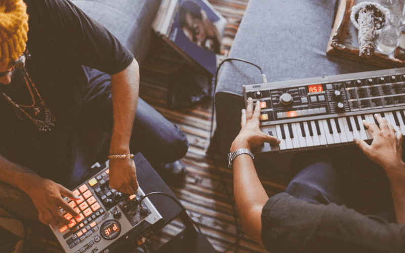 Nhạc Lofi là gì? Nguồn gốc và đặc điểm của nhạc Lofi