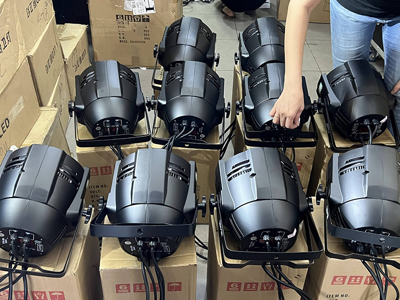 Đèn Pha 4 Bóng 3 Chế Độ 200W NE 117E