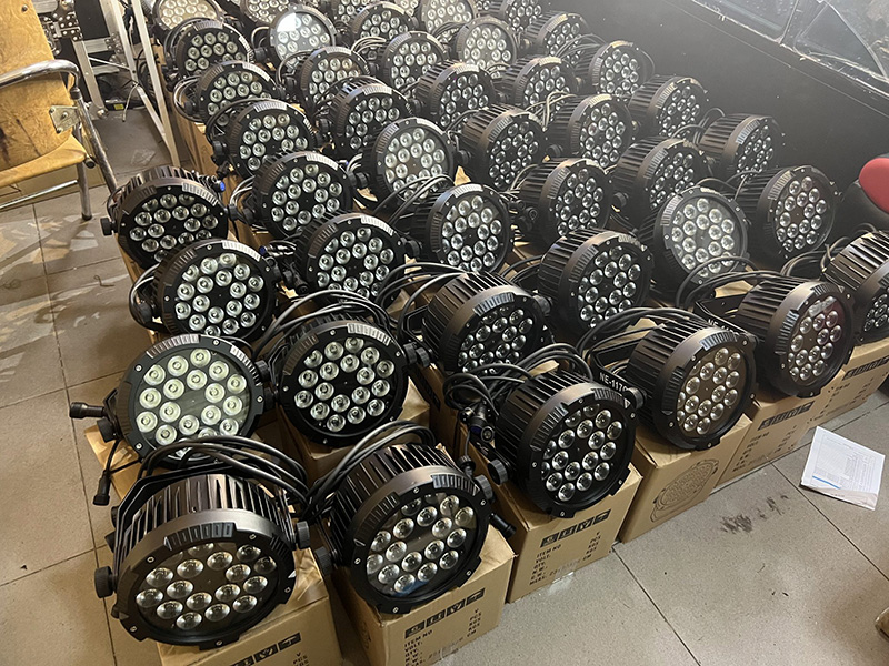 Đèn Pha Led Ngoài Trời 18 Bóng 12W NE 117G