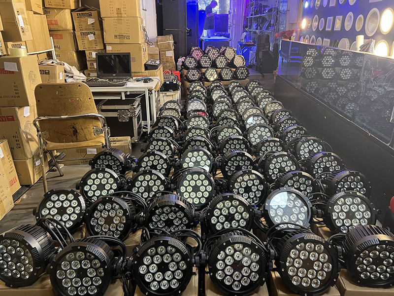 Đèn Pha Led Ngoài Trời 18 Bóng 12W NE 117G