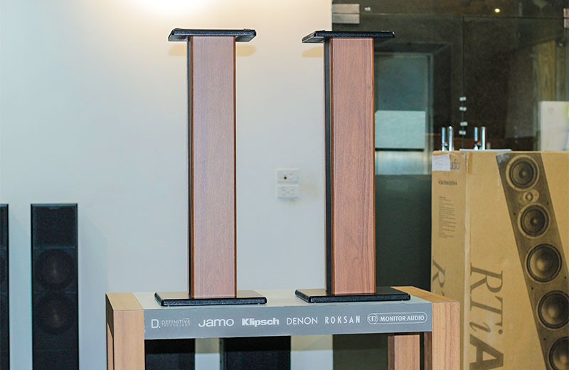 Ch&acirc;n loa gỗ 70cm