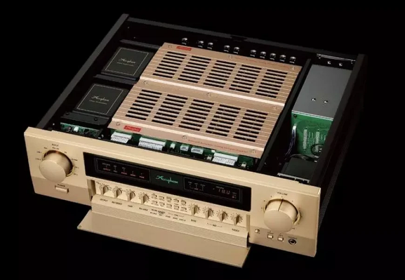 Pre amply Accuphase C-2300