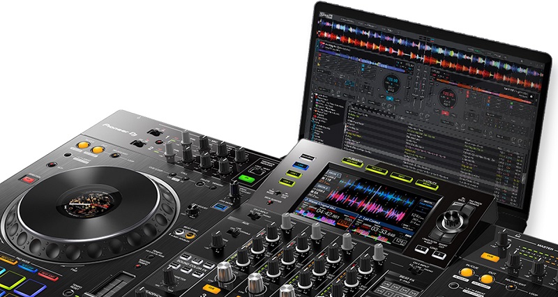 So s&aacute;nh: N&ecirc;n d&ugrave;ng phần mềm Serato DJ hay Virtual DJ?