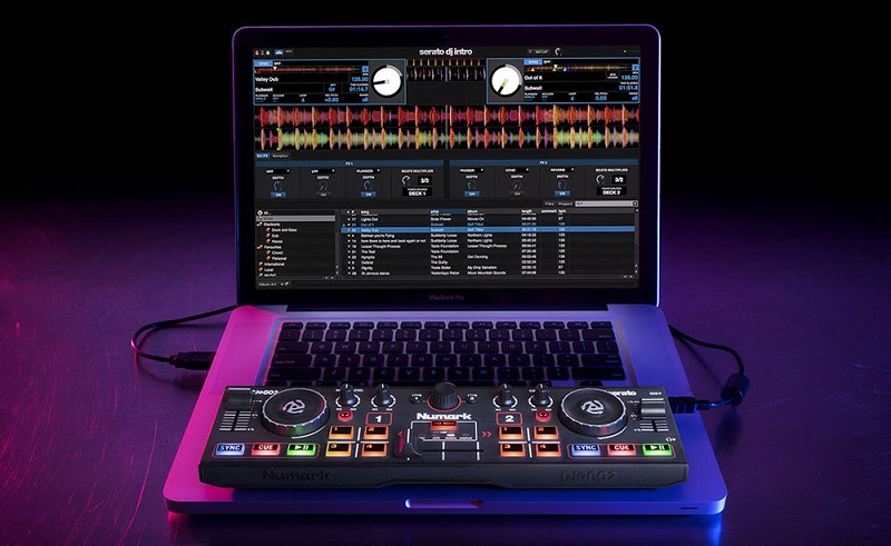 So s&aacute;nh: N&ecirc;n d&ugrave;ng phần mềm Serato DJ hay Virtual DJ?