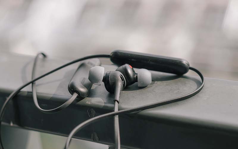 Tai nghe Sony WI-XB400