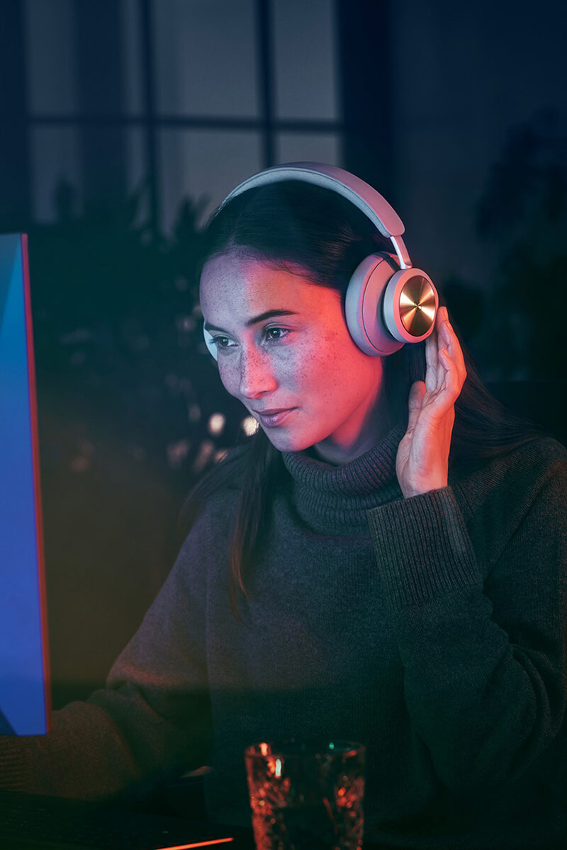 Tai nghe Gamming không dây B&O Beoplay Portal