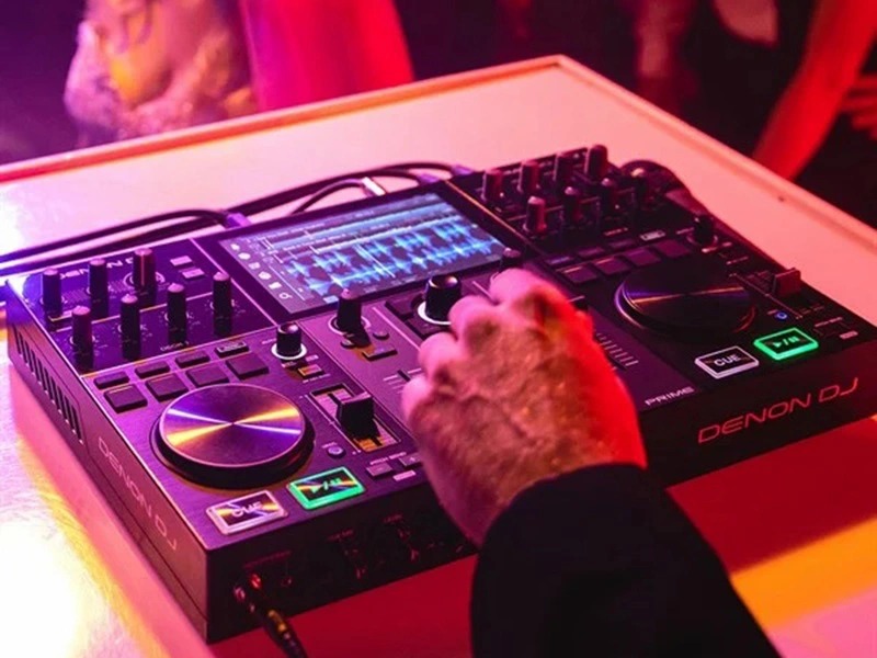 Bàn DJ Denon Prime Go