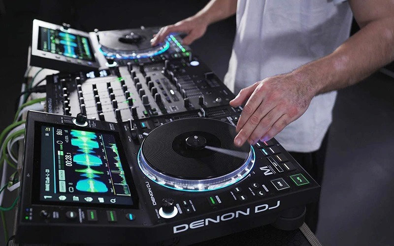B&agrave;n DJ Denon SC6000M