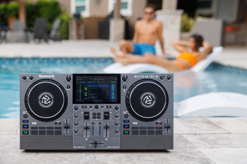 Bàn DJ Numark Mixstream Pro Go