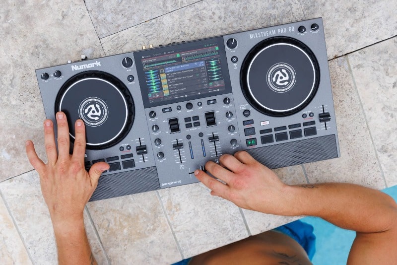 B&agrave;n DJ Numark Mixstream Pro Go