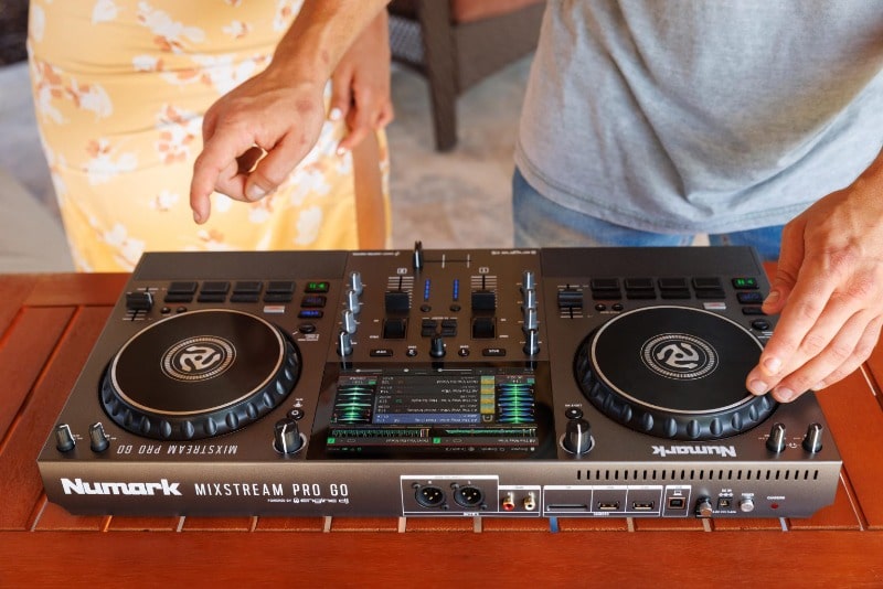 B&agrave;n DJ Numark Mixstream Pro Go