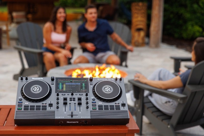 B&agrave;n DJ Numark Mixstream Pro Go