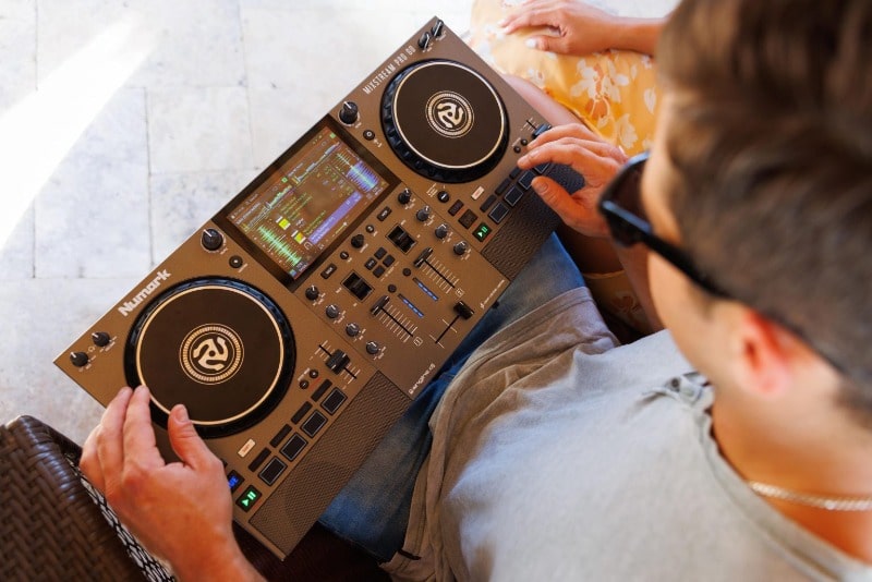B&agrave;n DJ Numark Mixstream Pro Go