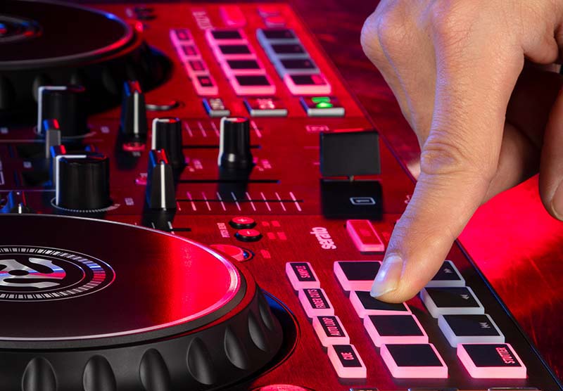 B&agrave;n DJ Numark Mixtrack Pro FX