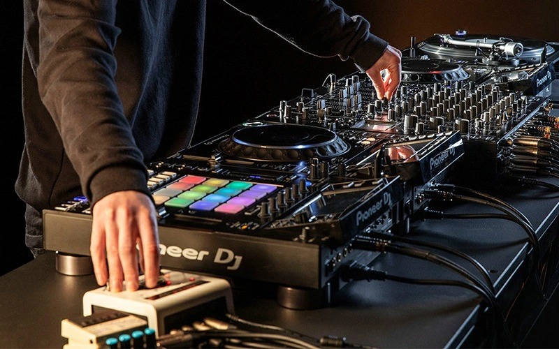 Bàn DJ Pioneer DJM V10