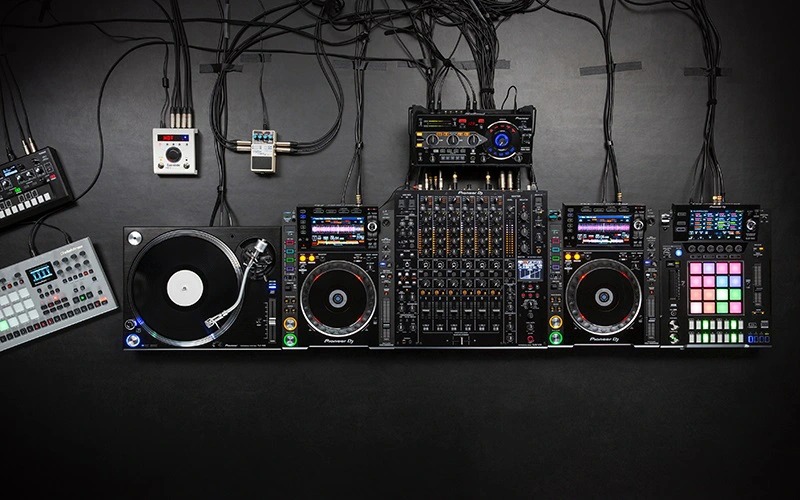 Bàn DJ Pioneer DJM V10