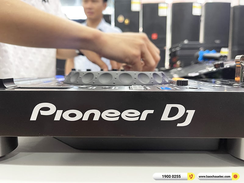 B&agrave;n DJ Pioneer XDJ-RX3