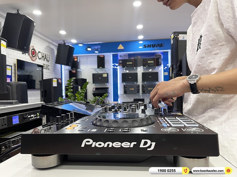 B&agrave;n DJ Pioneer XDJ-RX3