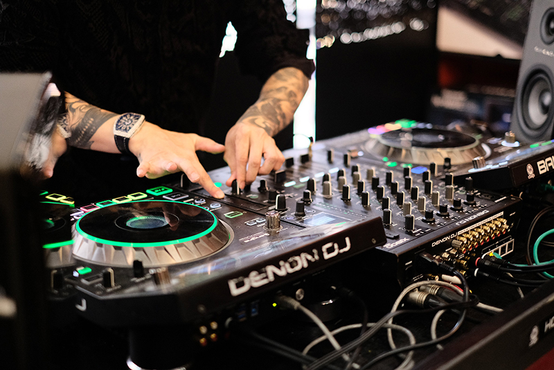 Bàn DJ