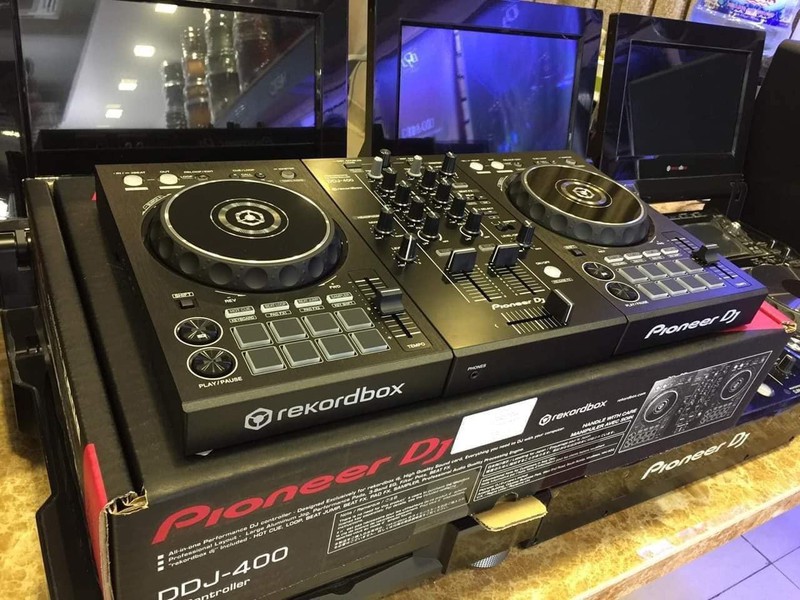 Bàn DJ Controller và CDJ Chuyên Nghiệp khác nhau điểm gì?