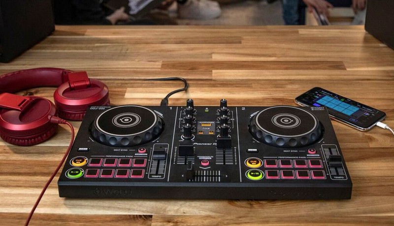 B&agrave;n DJ thương hiệu Pioneer 