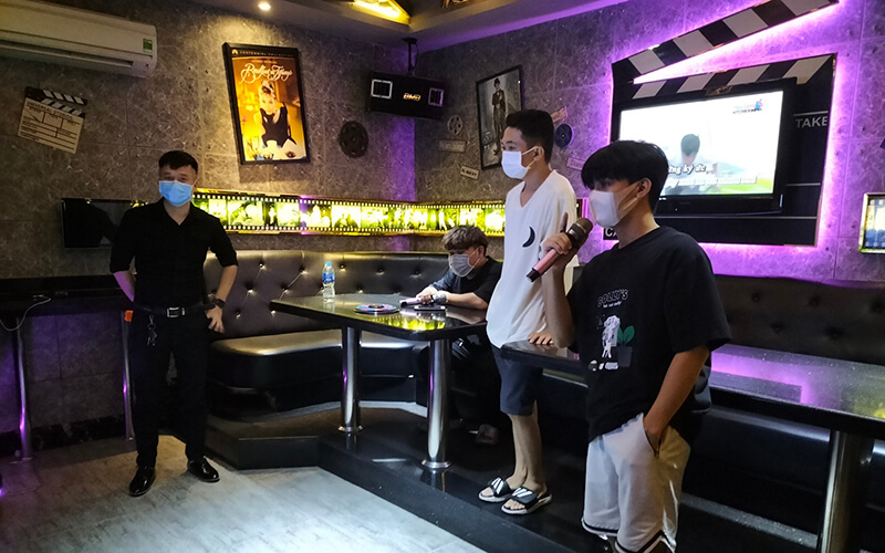 Các kinh nghiệm xương máu khi kinh doanh quán karaoke hậu COVID