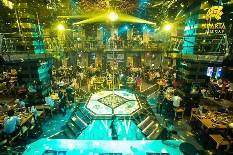 Club là gì? Cách phân biệt Club với Bar, Pub, Lounge chính xác nhất