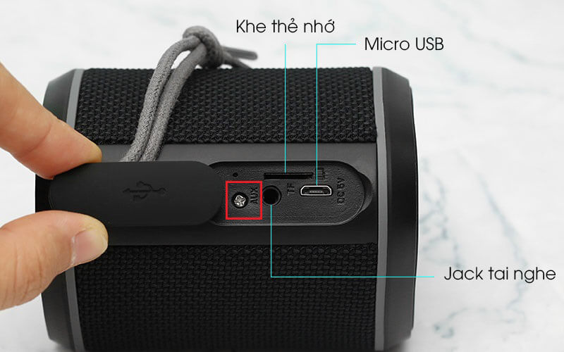 cổng aux trên loa là gì