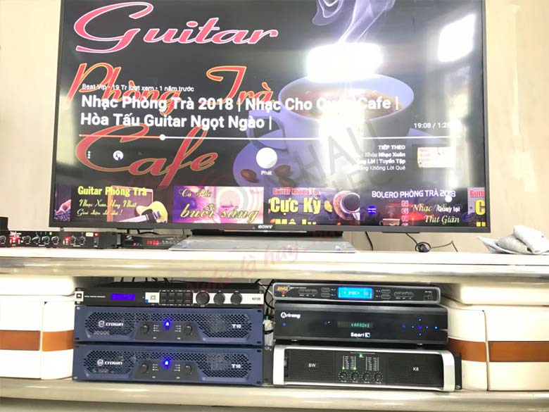Micro kh&ocirc;ng d&acirc;y BMB WB 4500 được sử dụng tại nhiều d&agrave;n karaoke gia đ&igrave;nh