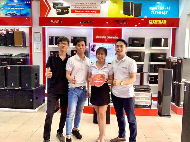 Đội ngũ nh&acirc;n vi&ecirc;n showroom Bảo Ch&acirc;u Elec h3