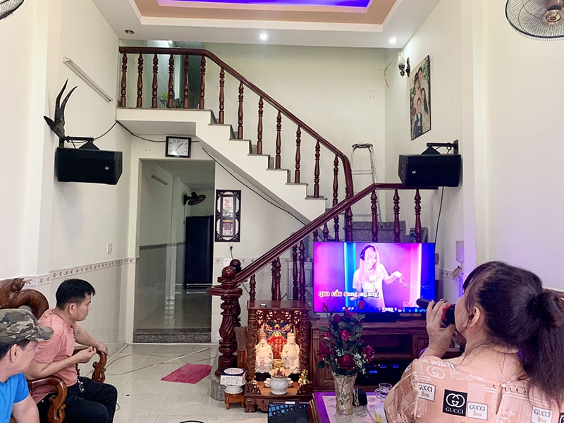 H&aacute;t karaoke tại nh&agrave; 