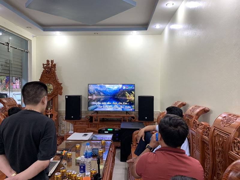 H&aacute;t karaoke tại nh&agrave; 