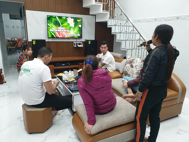 H&aacute;t karaoke tại nh&agrave; 