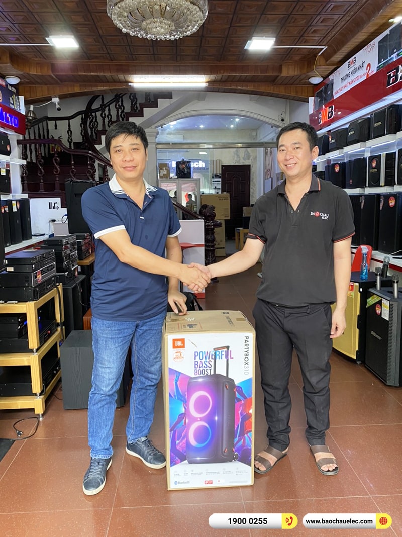 hình ảnh khách hàng mua loa bluetooth tại Bảo Châu Elec