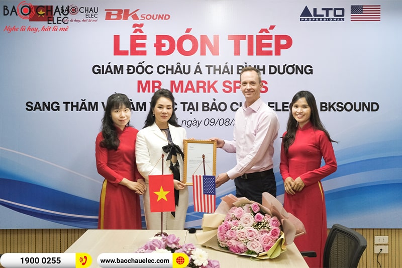 Chuyến thăm của ng&agrave;i gi&aacute;m đốc Alto Professional khu vực Ch&acirc;u &Aacute; Th&aacute;i B&igrave;nh Dương Mr. Mark Spies v&agrave; lễ trao giấy chứng nhận cho BKSound Việt Nam v&agrave; Bảo Ch&acirc;u Elec năm 2022. 