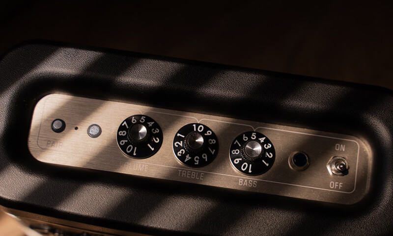 Loa Fender Newport 2