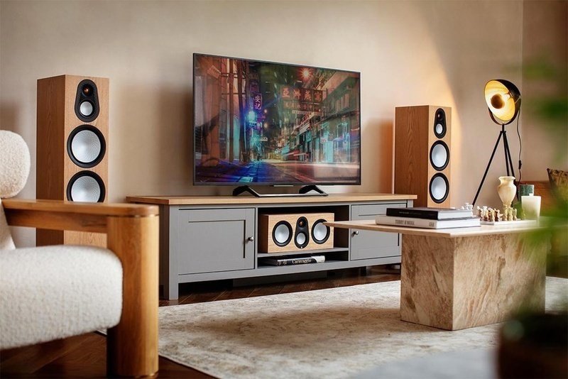 Monitor Audio Group tái hợp lại với Michael Johnson sau 12 năm vắng bóng