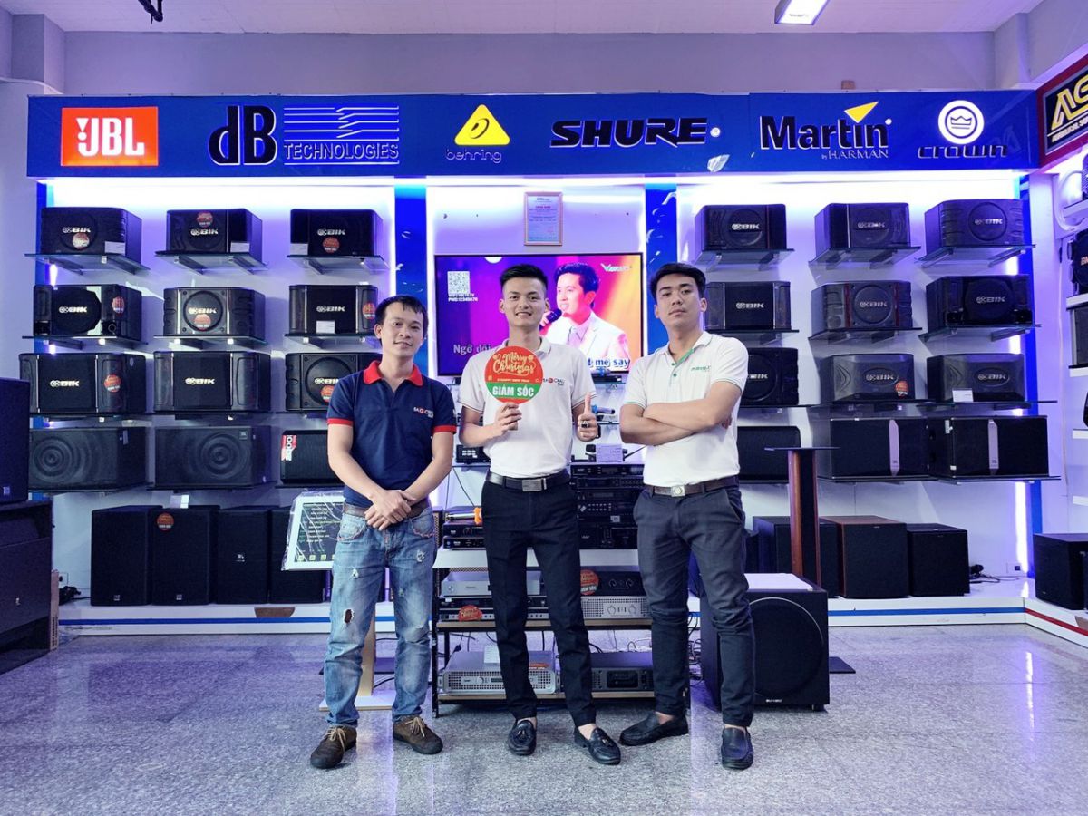 Đội ngũ nh&acirc;n vi&ecirc;n showroom Bảo Ch&acirc;u Elec h2