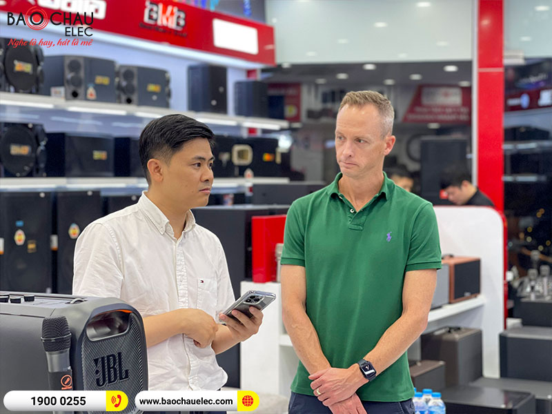 Đ&oacute;n tiếp Gi&aacute;m đốc Alto & Denon Professional khu vực Ch&acirc;u &Aacute; Th&aacute;i B&igrave;nh Dương Mr. Mark Spies sang thăm v&agrave; l&agrave;m việc tại Bảo Ch&acirc;u Elecv&agrave; BKSound. 