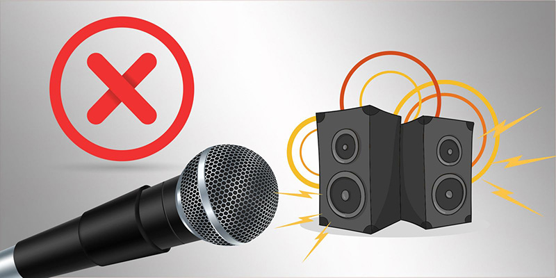 Đặt micro qu&aacute; gần v&agrave; hướng thẳng v&agrave;o loa