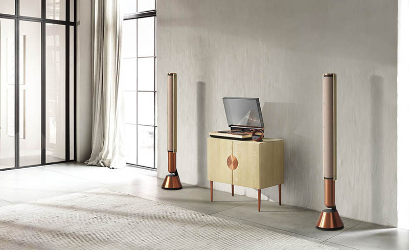 Đắm chìm vào hệ thống âm thanh Beosystem 72-23 Nordic Dawn Limited Edition của Bang & Olufsen