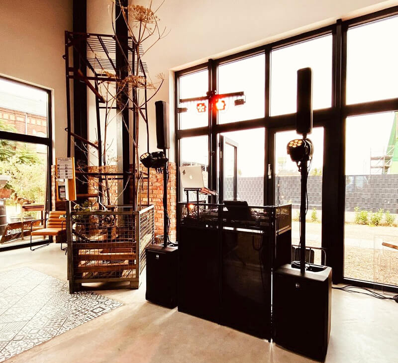 Top Loa cột đẹp gi&uacute;p Decor kh&ocirc;ng gian linh hoạt v&agrave; tuyệt vời nhất