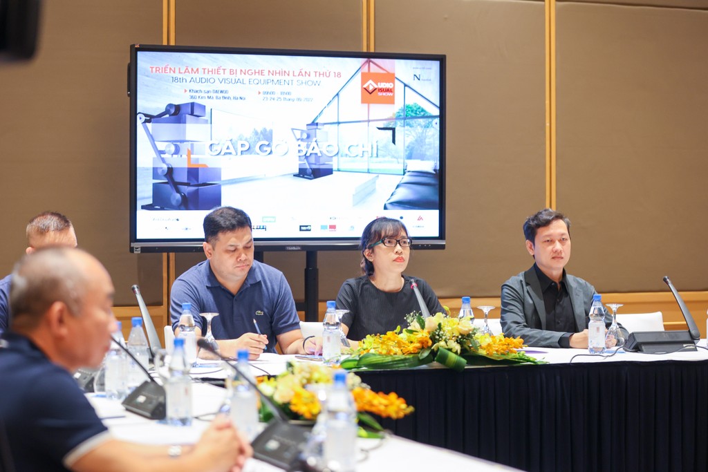 trien-lam-avshow-2022