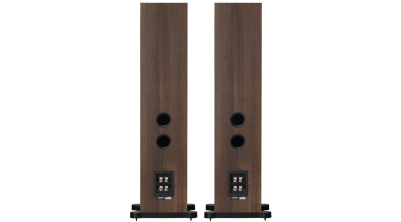 C&aacute;c cổng kết nối của Loa Tannoy Mercury 7.4 đều ở mặt sau