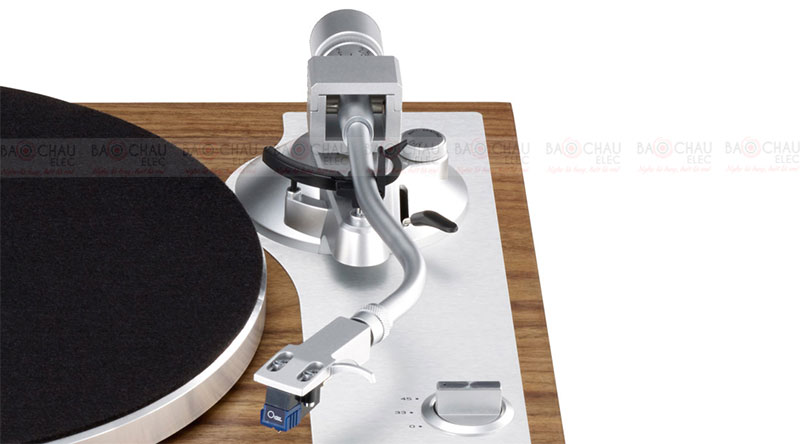 Đầu Đĩa Than TEAC TN 4D sử dụng động cơ kh&ocirc;ng chổi